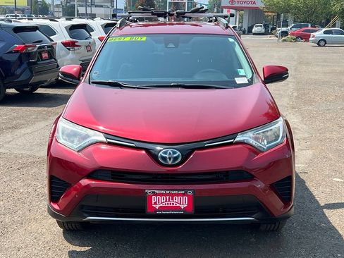 Used 2018 Toyota RAV4 LE AWD/4WD image 3