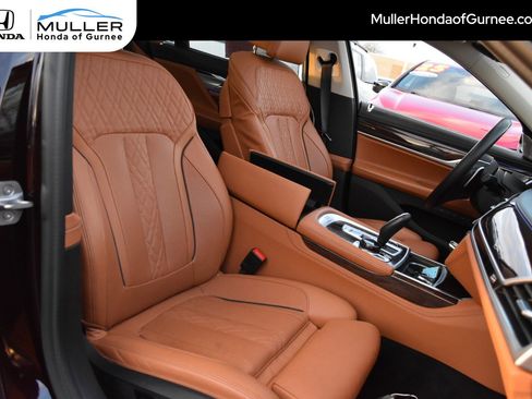 Used 2020 BMW 750i xDrive w/ Executive Package image 46