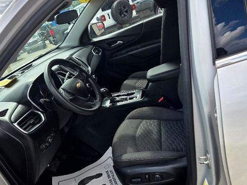 Used 2020 Chevrolet Equinox LT w/ Driver Convenience Package image 9