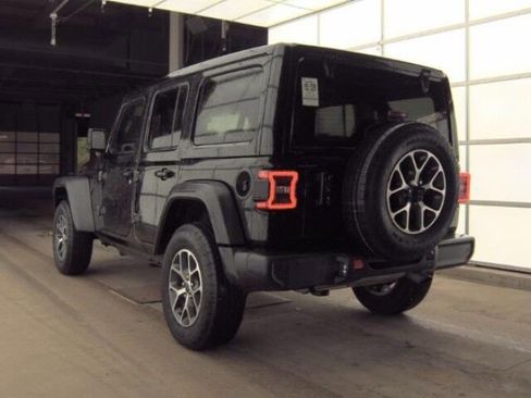 Used 2024 Jeep Wrangler Unlimited Sport AWD/4WD image 6
