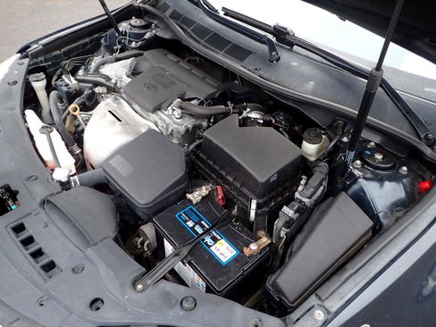 Used 2017 Toyota Camry SE image 22