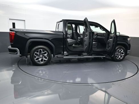 Used 2022 GMC Sierra 1500 SLT w/ SLT Premium Plus Package AWD/4WD image 30