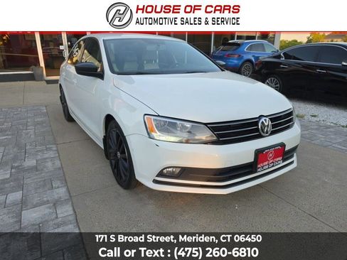 Used 2016 Volkswagen Jetta Sport FWD image 2