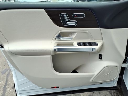 New 2026 Mercedes-Benz GLB 250 4MATIC image 11