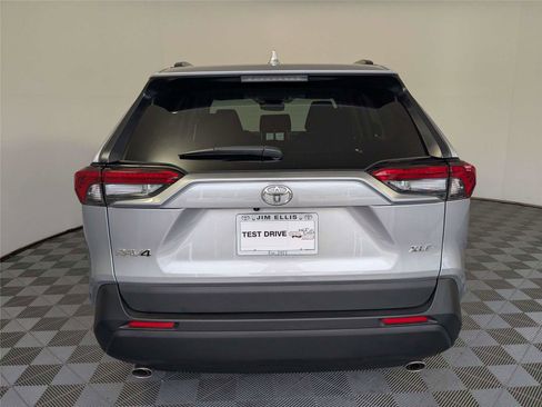 Used 2025 Toyota RAV4 XLE w/ Convenience Package FWD image 6
