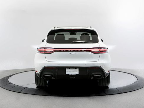 Certified 2025 Porsche Macan AWD/4WD image 6