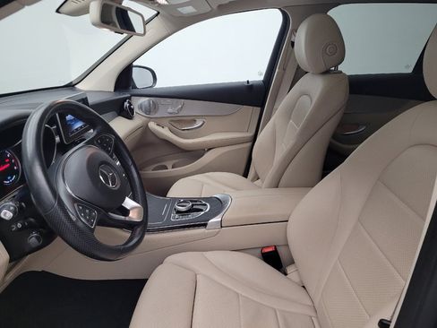 Used 2019 Mercedes-Benz GLC 350e 4MATIC w/ Premium Package image 17