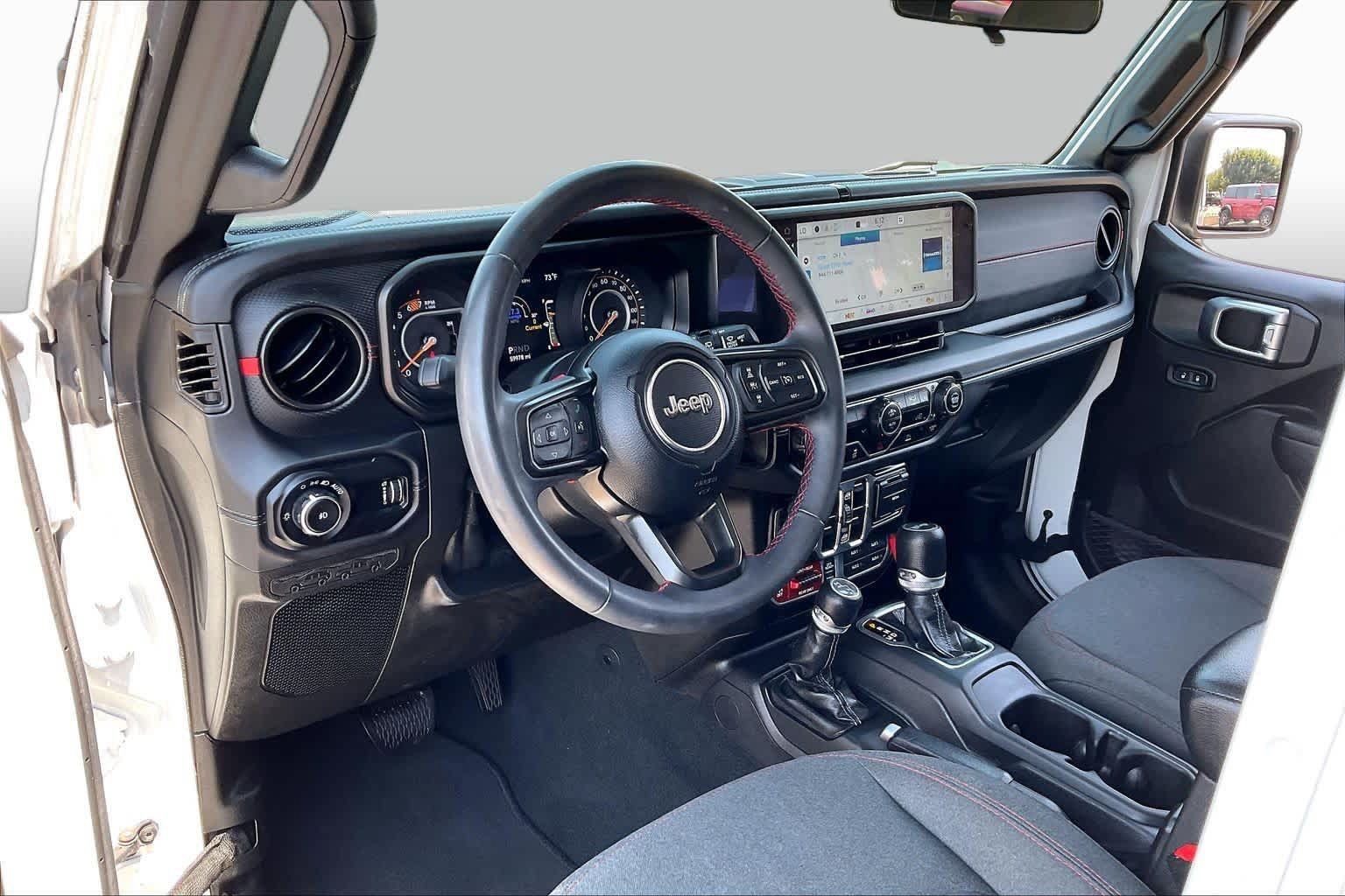 Used 2024 Jeep Wrangler Unlimited Rubicon AWD/4WD image 16