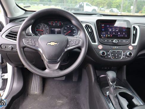 Used 2024 Chevrolet Malibu LT FWD image 18