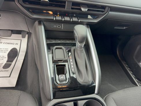 Used 2024 Chevrolet Colorado LT RWD image 20