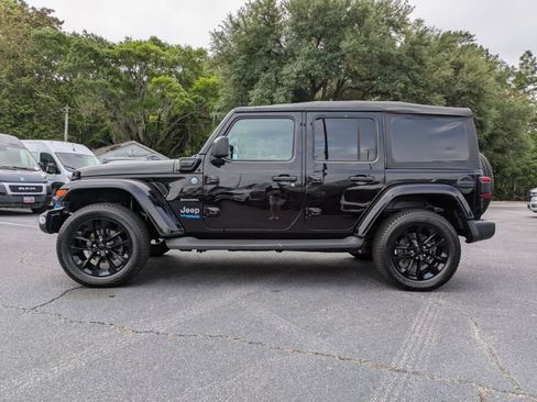 Used 2022 Jeep Wrangler Unlimited Sahara w/ Cold Weather Group AWD/4WD image 6