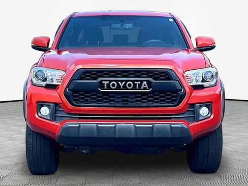 Used 2017 Toyota Tacoma TRD Off-Road w/ Premium & Technology Package RWD image 4