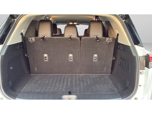 Used 2025 Nissan Pathfinder SL FWD image 27