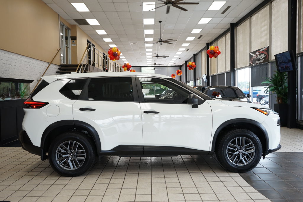 Used 2021 Nissan Rogue S AWD/4WD image 16
