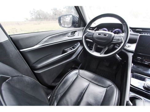 Used 2022 Jeep Grand Cherokee L Limited image 12