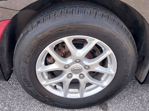 Used 2022 Chrysler Pacifica Touring-L image 11