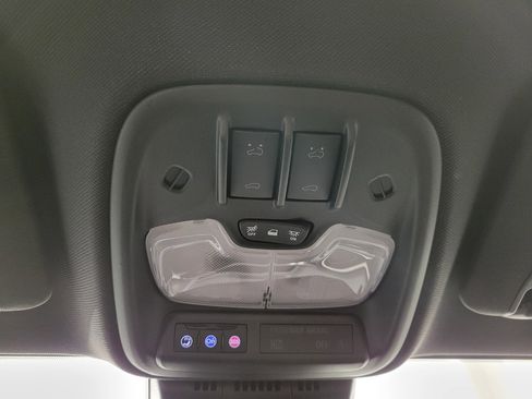 Used 2024 GMC Canyon Denali AWD/4WD image 19