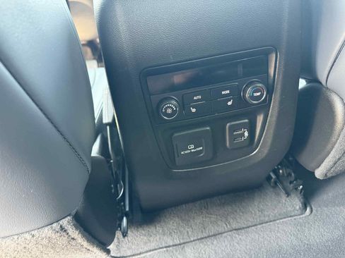 Used 2024 Buick Enclave Premium image 18