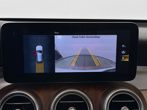 Used 2022 Mercedes-Benz GLC 300 4MATIC image 17