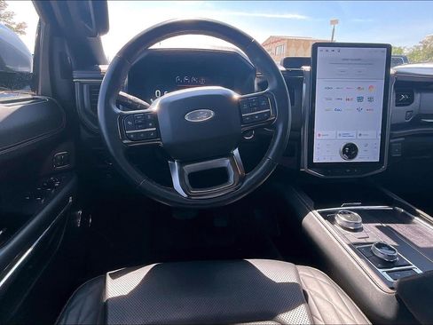 Used 2023 Ford Expedition Platinum AWD/4WD image 5