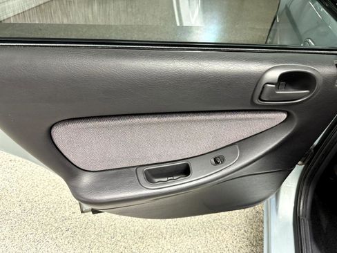 Used 2002 Chrysler Sebring LX image 23