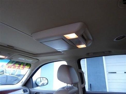 Used 2013 Chevrolet Suburban LT image 18