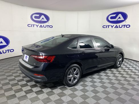 Used 2023 Volkswagen Jetta SE w/ Panoramic Sunroof Package FWD image 3