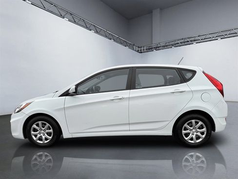 Used 2014 Hyundai Accent GS FWD image 2