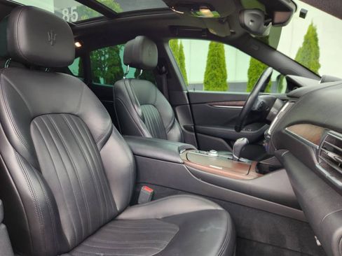 Used 2017 Maserati Levante w/ Luxury Package AWD/4WD image 8