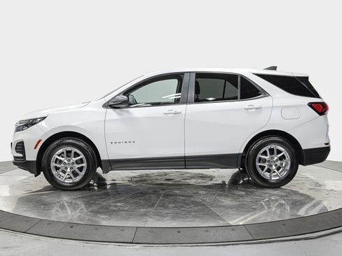 Used 2024 Chevrolet Equinox LS w/ LS Convenience Package image 2