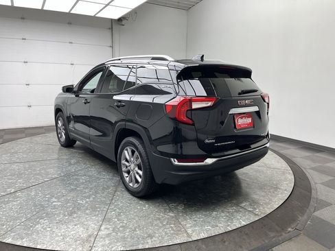 Certified 2024 GMC Terrain SLT image 2