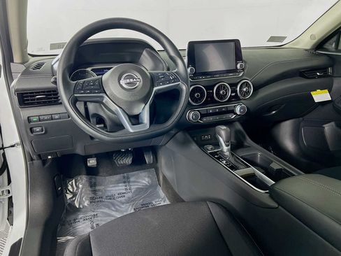 Used 2025 Nissan Sentra SV FWD image 9