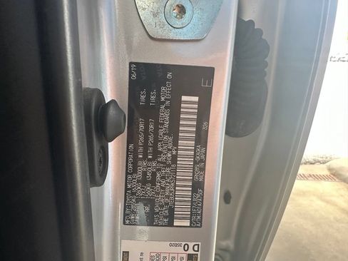 Used 2019 Toyota 4Runner SR5 Premium AWD/4WD image 39