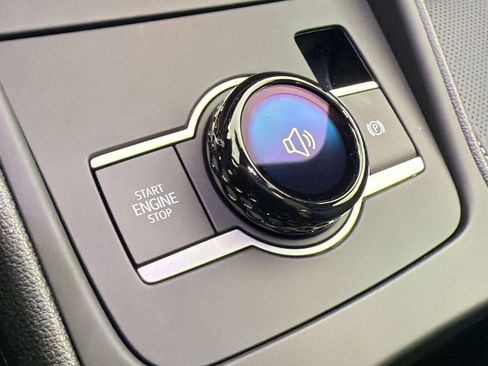 New 2026 Volkswagen Tiguan SE R-Line FWD image 18