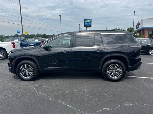 Used 2024 Chevrolet Traverse LT w/ Enhanced Driving Package FWD image 9