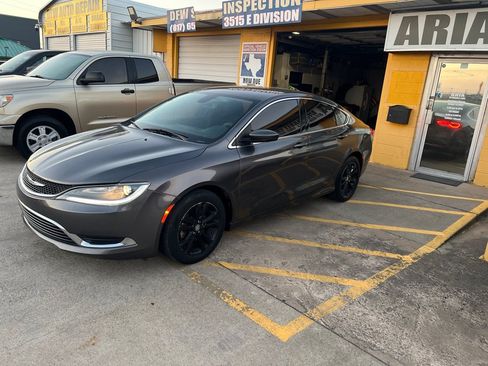 Used 2015 Chrysler 200 Limited FWD image 3