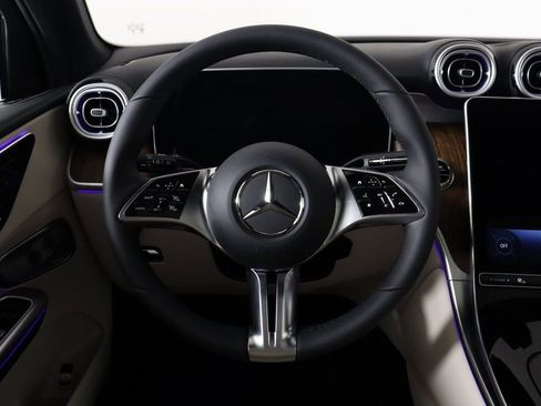 Certified 2025 Mercedes-Benz GLC 300 4MATIC image 18