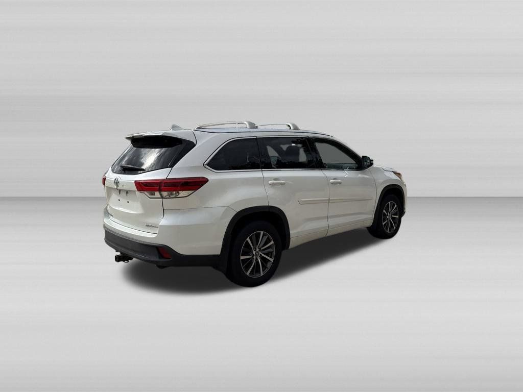 Used 2017 Toyota Highlander XLE AWD/4WD image 5