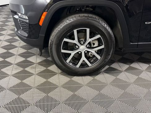 Certified 2024 Jeep Grand Cherokee Limited RWD image 11