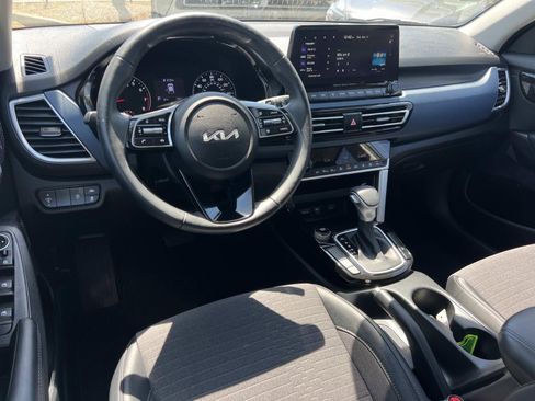 Used 2023 Kia Seltos S w/ Navigation Package FWD image 22