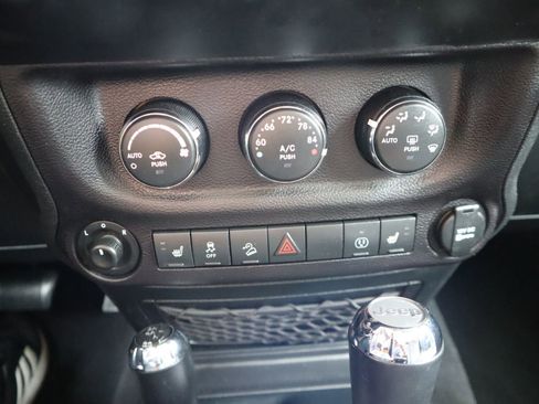 Used 2018 Jeep Wrangler Rubicon w/ Power Convenience Group image 53