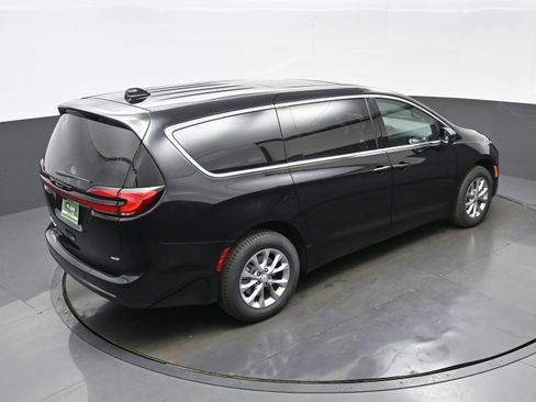 New 2027 Chrysler Pacifica Select AWD/4WD image 26