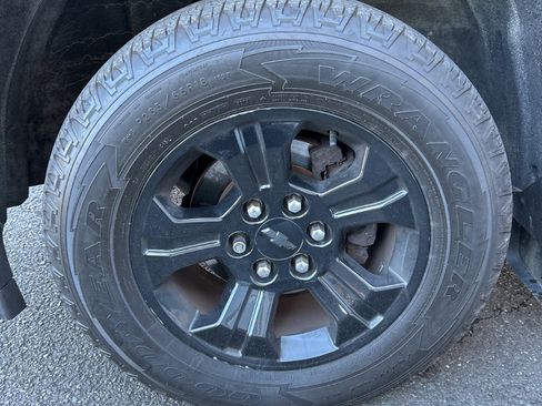 Used 2017 Chevrolet Silverado 1500 LTZ Z71 w/ LTZ Plus Package image 40