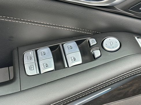 Used 2025 BMW X7 xDrive40i w/ Premium Package image 13