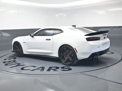 Used 2017 Chevrolet Camaro SS RWD image 7