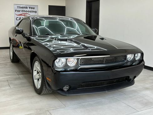Used 2013 Dodge Challenger SXT RWD image 13