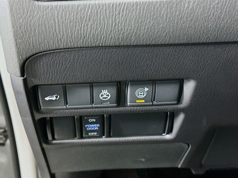 Used 2024 Nissan Armada SL w/ Captain's Chairs Package image 16