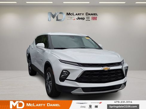 Used 2025 Chevrolet Blazer LT FWD image 1