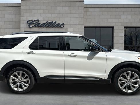 Used 2022 Ford Explorer Platinum w/ Equipment Group 601A AWD/4WD image 2