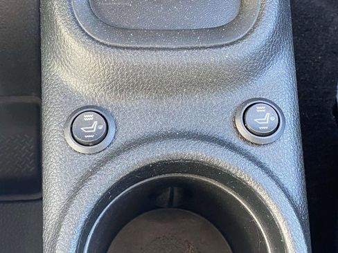 Used 2017 Jeep Wrangler Unlimited Rubicon w/ Connectivity Group AWD/4WD image 29